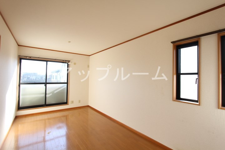 シャンテ中新の居間・リビング