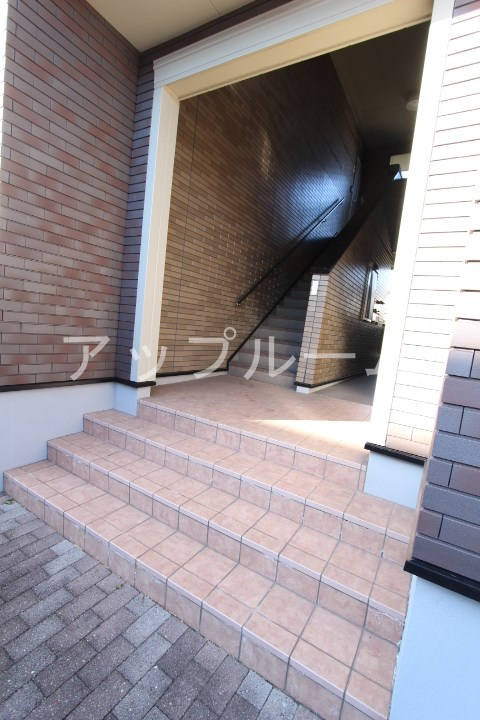 シャンテ中新のエントランス