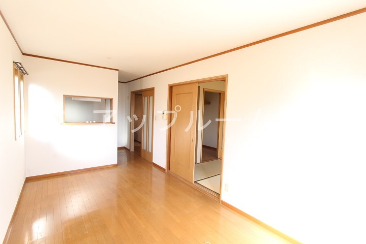 シャンテ中新の居間・リビング