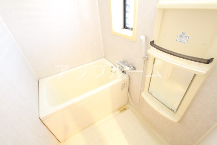 シャンテ中新の浴室