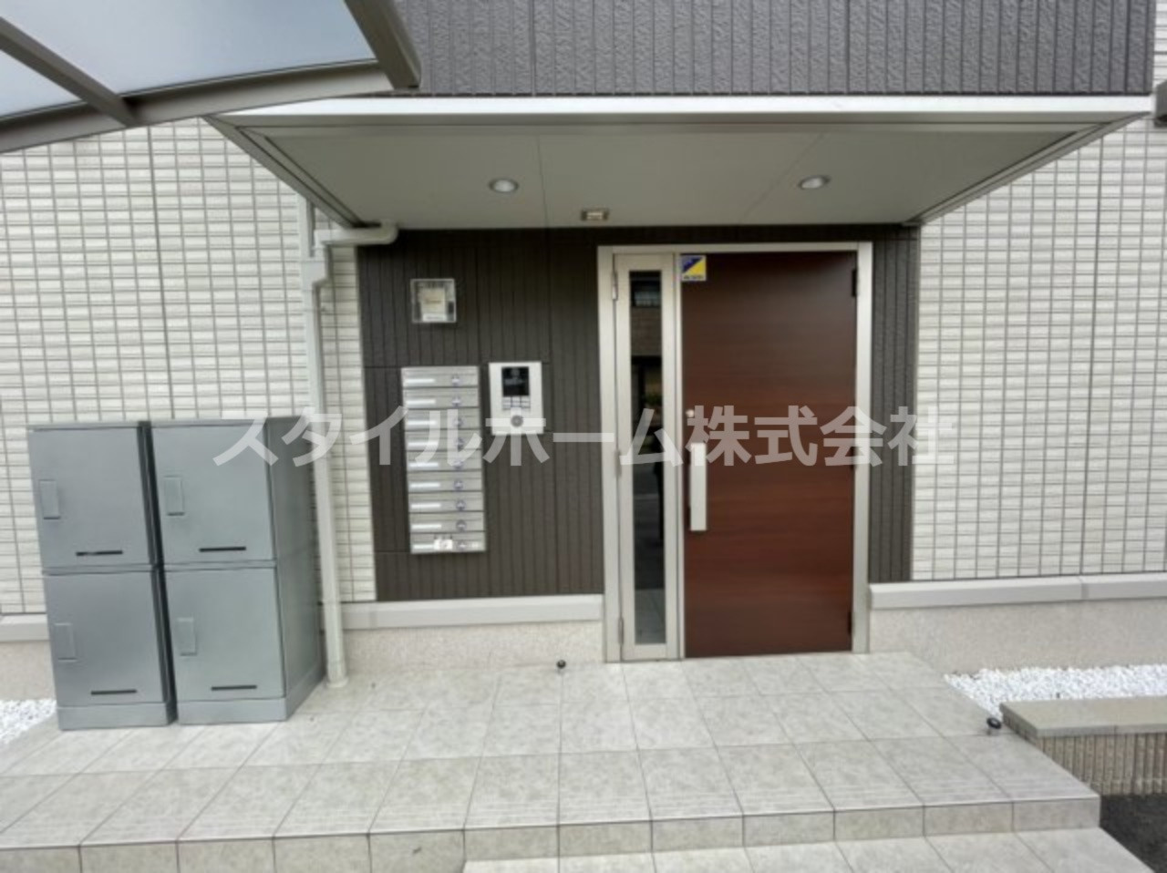 エレガンス草間のエントランス|落ち着いたエントランスです