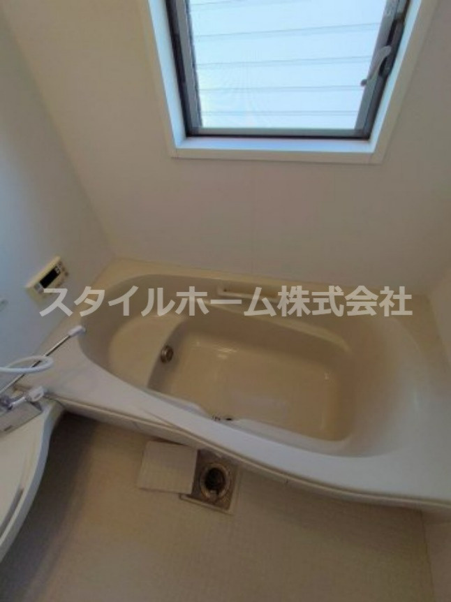 ルネス小松の浴室|別部屋写真です。