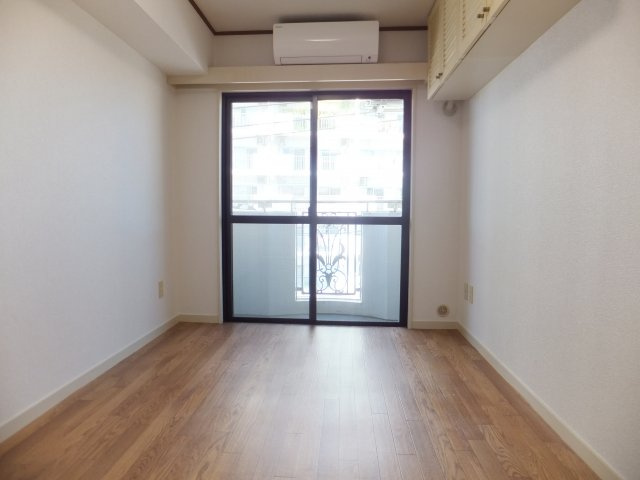 ハートハウス原木中山の洋室