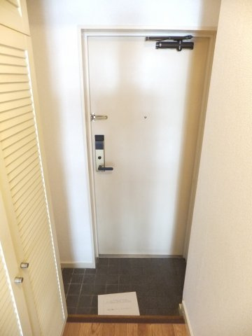 ハートハウス原木中山の玄関