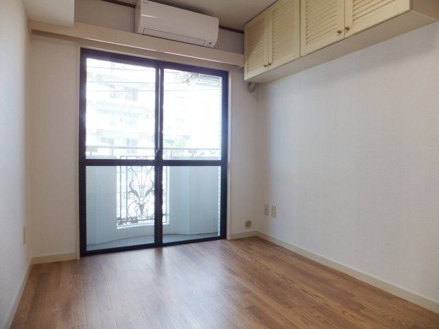 ハートハウス原木中山の居間・リビング