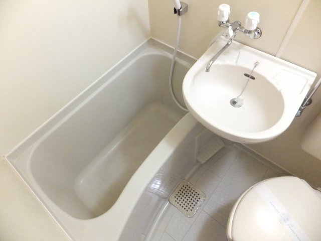 ハートハウス原木中山の浴室