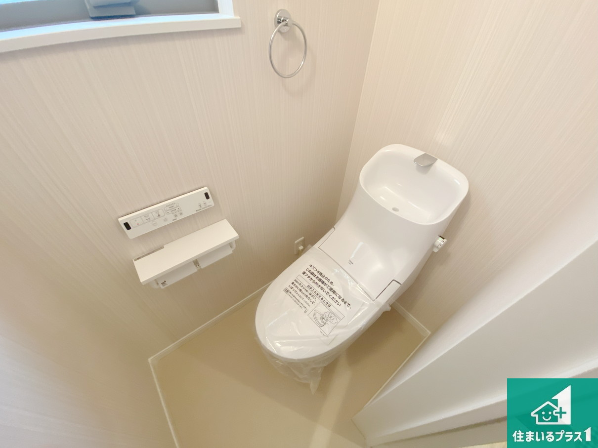 大阪市大正区小林東　中古一戸建のトイレ|1・2階の2ヶ所にあるので、朝の忙しい時間の順番待ちもなく、深夜の利用にも大変便利です。