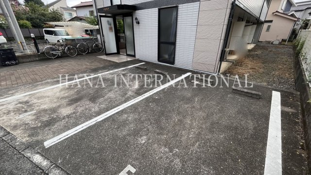 レオパレストゥインクル砂川の駐車場