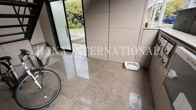 レオパレストゥインクル砂川のエントランス