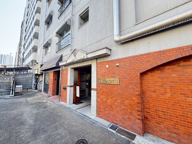 豊栄新都心マンションのエントランス