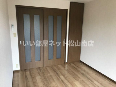 【洋室】 | メゾン・ビューエクセル