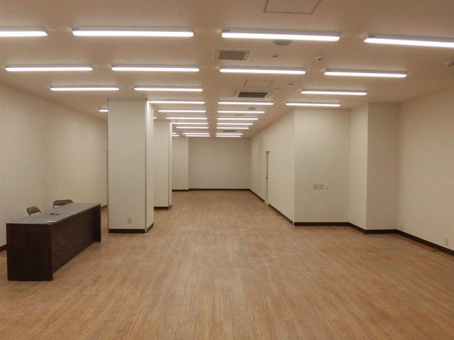 中町三紫ビルの内装