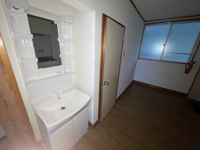 メゾン・エスポワールの独立洗面台