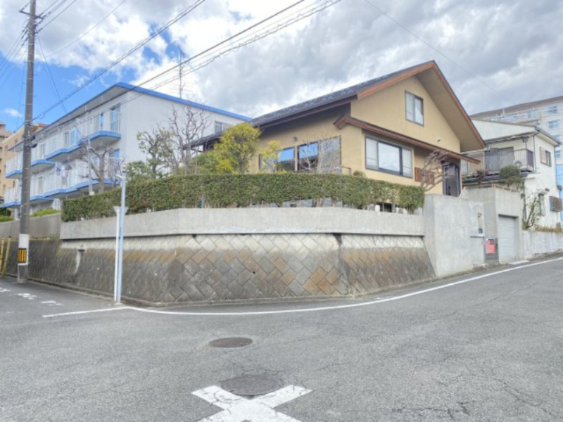 祝　成約済み　八王子市　めじろ台２丁目　中古戸建ての外観|～仲介手数料無料☆八王子ひなた不動産～八王子市めじろ台　中古戸建て