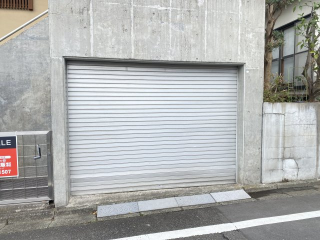 祝　成約済み　八王子市　めじろ台２丁目　中古戸建ての駐車場|～仲介手数料無料☆八王子ひなた不動産～八王子市めじろ台　中古戸建て