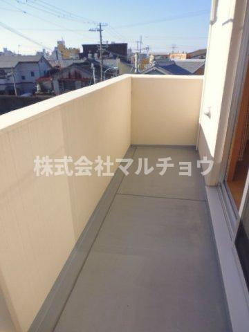 オーキッド・エステイト　Ⅴのバルコニー|暖かな日差しのふりそそぐバルコニー