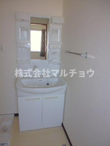 オーキッド・エステイト　Ⅴの独立洗面台|独立洗面台あり、毎朝おしゃれに忙しい女性の方におすすめです