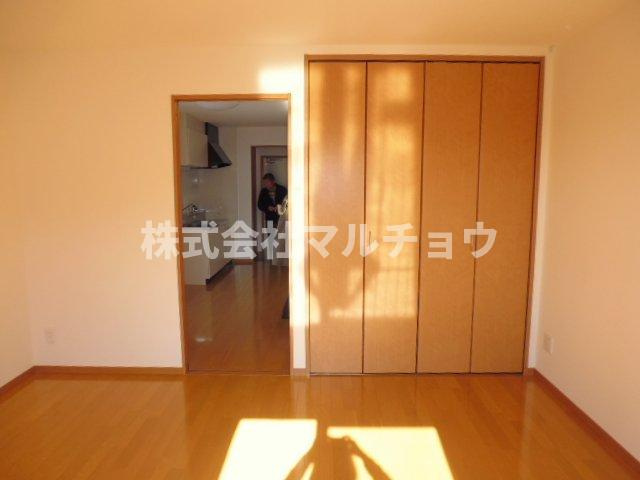 オーキッド・エステイト　Ⅴの寝室|開放的な寝室です