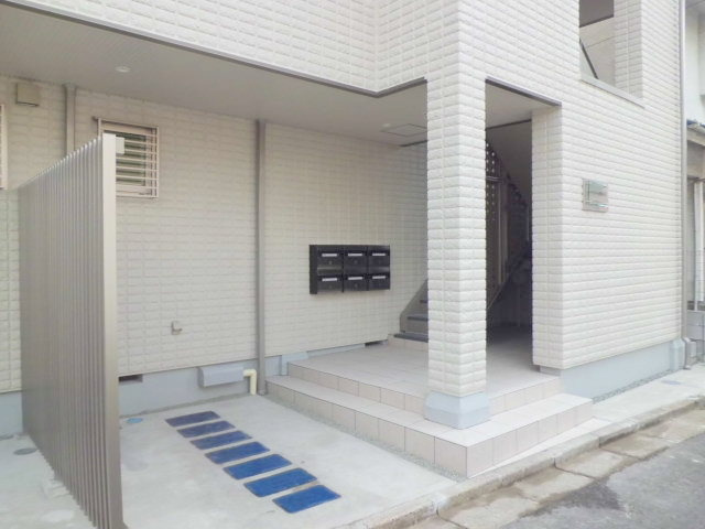 イースト新杉田のロビー|エントランス部分