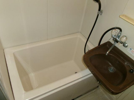 タウニー泉の浴室