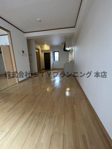 仲介手数料０円！サンシティー西郊の居間・リビング