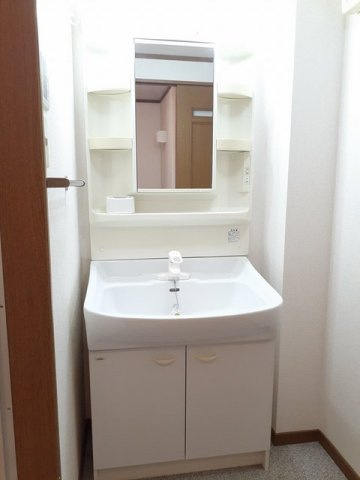 カーサ・ソレイユ三番館の洗面所|コンパクトで使いやすい洗面所