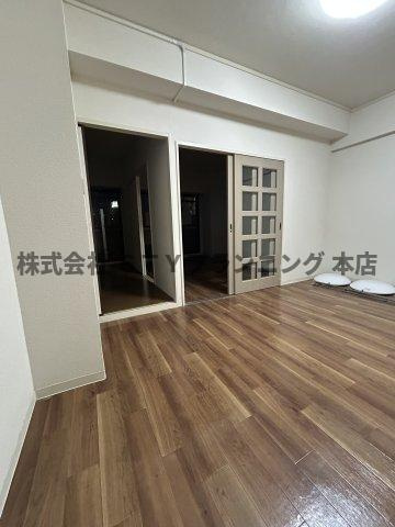 仲介手数料０円！メイプル金山の居間・リビング