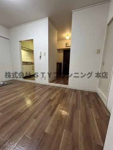 仲介手数料０円！メイプル金山の居間・リビング