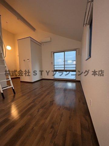 仲介手数料０円！金山BASEの居間・リビング