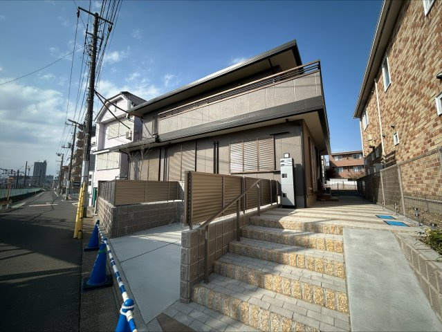 南浦和１丁目戸建てのエントランス