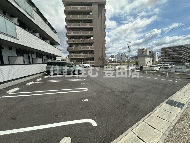 クインシー１８の駐車場