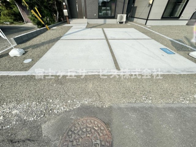 【駐車場】 | 静岡市駿河区中島 新築一戸建て 1号棟 | 車種により2台駐車可能です