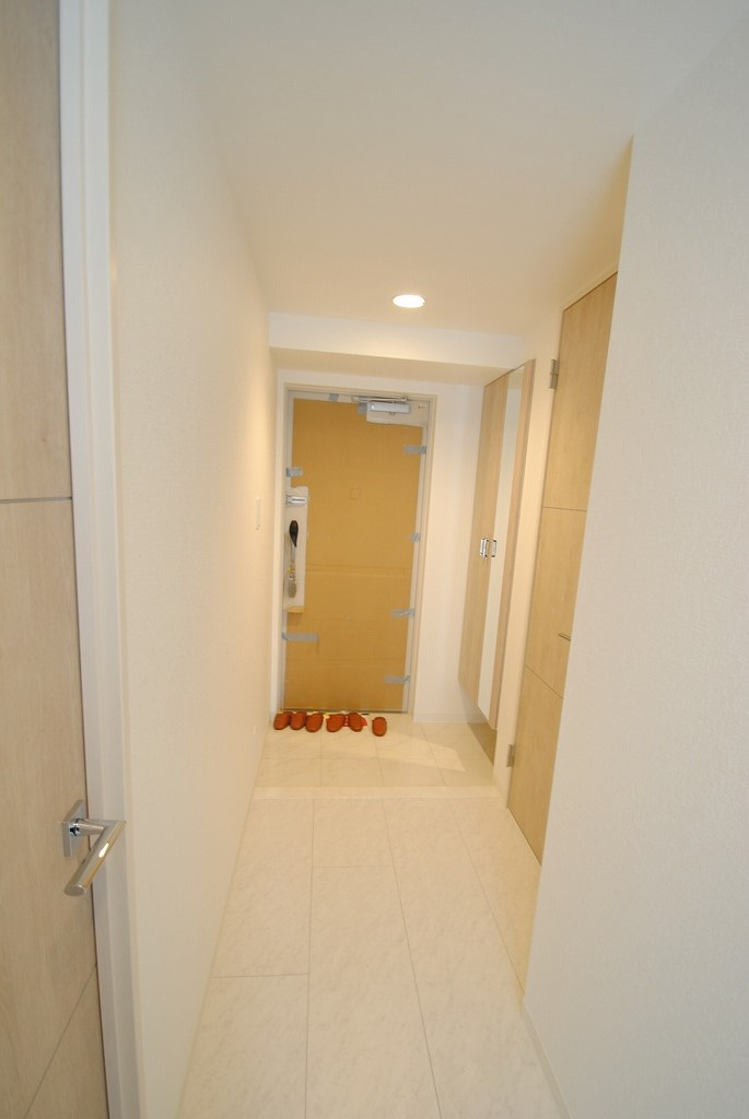 アーバンコート中央町の玄関|内装イメージ：反転タイプ