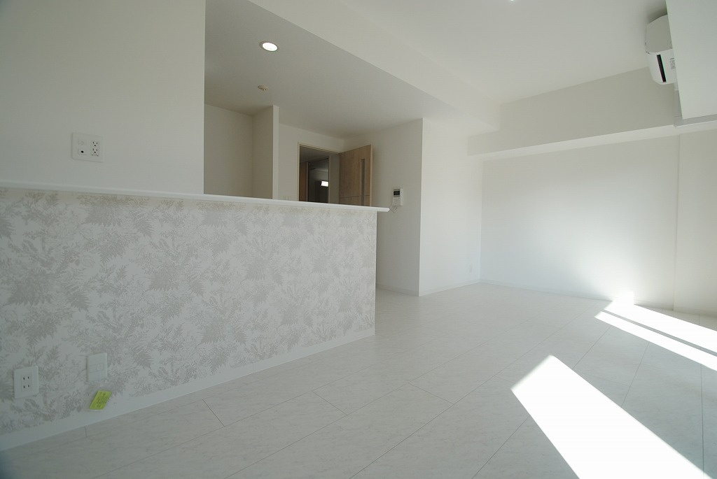 アーバンコート中央町の居間・リビング|内装イメージ：反転タイプ