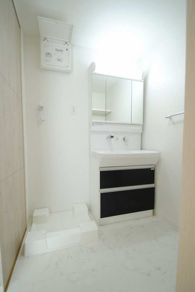 アーバンコート中央町の独立洗面台|内装イメージ：反転タイプ