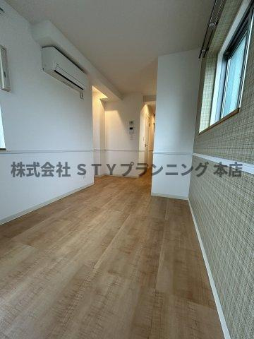 仲介手数料０円！Casa Avenue Tsurumaiの居間・リビング