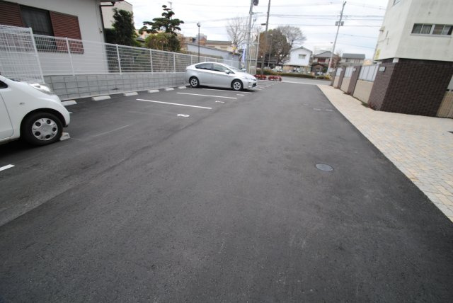 エル・グリシーヌの駐車場