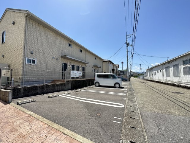 セリシール メゾンの駐車場