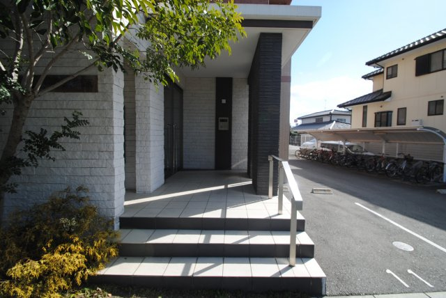 モントーレヒルズ東櫛原の玄関