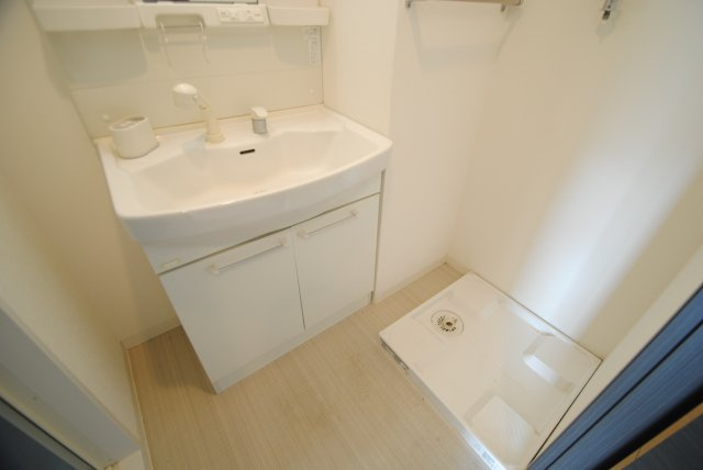 モントーレヒルズ東櫛原の洗面所|内装イメージ：同物件別室