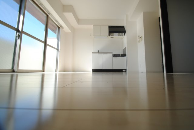 モントーレヒルズ東櫛原の居間・リビング|内装イメージ：同物件別室