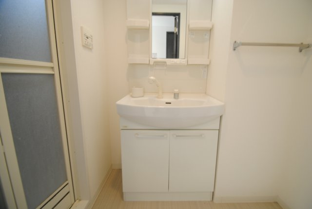 モントーレヒルズ東櫛原の独立洗面台|内装イメージ：同物件別室