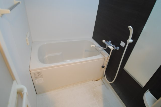 モントーレヒルズ東櫛原の浴室|内装イメージ：同物件別室