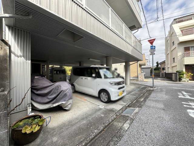 ソワール比島の駐車場