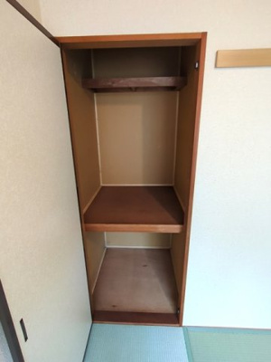 押入