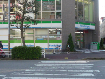 ファミリーマート新八柱駅前店まで450ｍ