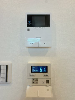 【外観】 | モニター付きのインターホンを備えています♪訪問者の顔をしっかりチェックすることができますね。