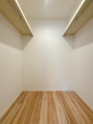 【収納】 | ライオンズマンション薬院第2 | 広々としたウォークインクローゼットは、季節毎の収納に大活躍！