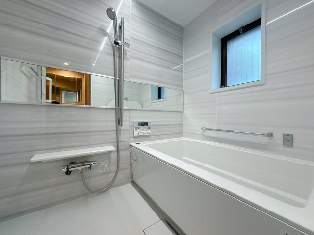 【浴室】 | ライオンズマンション薬院第2 | 高級感溢れる新品交換済みのバスルームで、一日の疲れをいやしてください♪