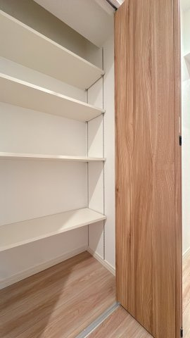 【収納】 | ライオンズマンション薬院第2 | ふとしたスペースに、活かされた収納。生活を支えるのはこんな気遣い。